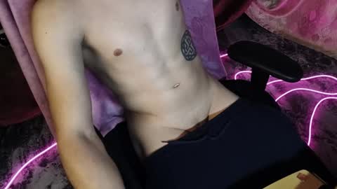 Darius online show from October 5, 2025, 4:49 pm