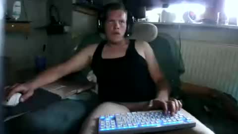 ynghotgerman92 online show from June 12, 2026, 6:29 pm
