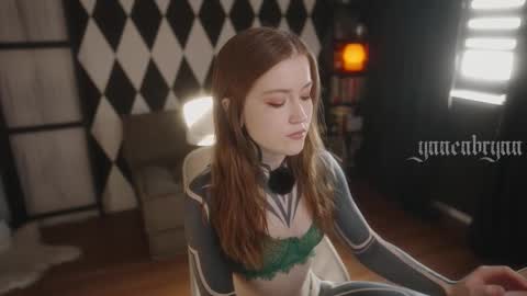 ynnenbrynn online show from October 13, 2025, 7:41 am