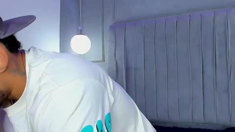 Snapshot of yoi_olimpo chatting on February 21, 2025, 12:17 pm Yoi Olimpo online show from February 21, 2025, 12:17 pm