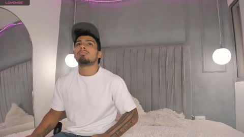 Snapshot of yoi_olimpo chatting on March 12, 2025, 12:36 pm Yoi Olimpo online show from March 12, 2025, 12:36 pm