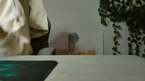 Snapshot of yoka_paradoxxx chatting on October 27, 2025, 5:00 am yoka_paradoxxx online show from October 27, 2025, 5:00 am