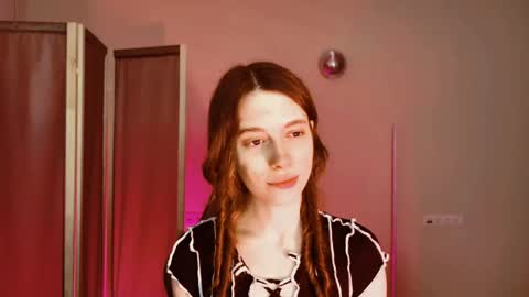 yoka_paradoxxx online show from April 19, 2026, 11:20 am