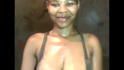 Snapshot of yoncexx25 chatting on December 28, 2024, 8:37 am amazingkellyxx online show from December 28, 2024, 8:37 am