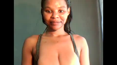 Snapshot of yoncexx25 chatting on January 18, 2025, 9:56 am amazingkellyxx online show from January 18, 2025, 9:56 am