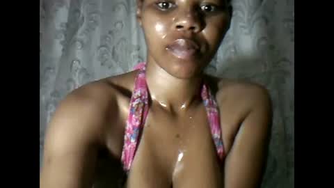 Snapshot of yoncexx25 chatting on March 11, 2025, 1:37 am amazingkellyxx online show from March 11, 2025, 1:37 am