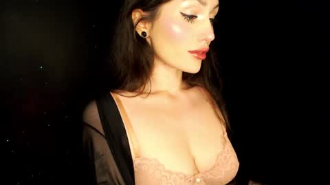 Snapshot of you_deserve chatting on December 9, 2024, 6:35 pm Sophie online show from December 9, 2024, 6:35 pm