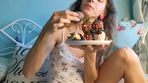 Snapshot of you_desire chatting on October 22, 2025, 11:43 am Liliya online show from October 22, 2025, 11:43 am