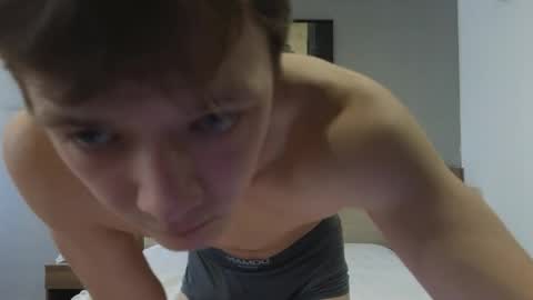 Snapshot of you_dream_ chatting on April 16, 2026, 4:02 am you_dream_ online show from April 16, 2026, 4:02 am