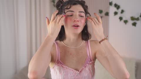 Snapshot of you_fell_in_love chatting on December 12, 2024, 7:30 am Elizabeth brunette -- Darline blonde online show from December 12, 2024, 7:30 am