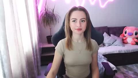 Snapshot of youdreamm chatting on April 10, 2026, 7:35 am Bella online show from April 10, 2026, 7:35 am