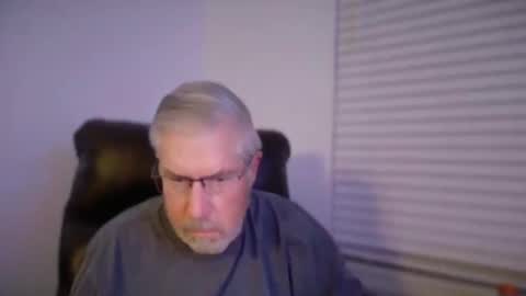 Snapshot of yougogirl_3 chatting on December 19, 2025, 12:12 pm Colorado Guy Straight online show from December 19, 2025, 12:12 pm