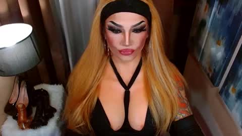 QUEEN MADISON  online show from February 4, 2026, 4:51 am