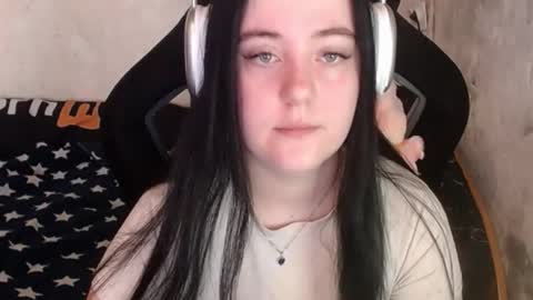 Snapshot of your_8a8y chatting on December 17, 2025, 10:10 am your_8a8y online show from December 17, 2025, 10:10 am