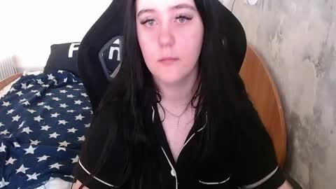 your_8a8y online show from April 17, 2026, 5:21 am