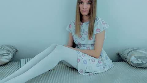 Lily online show from December 15, 2025, 3:33 am