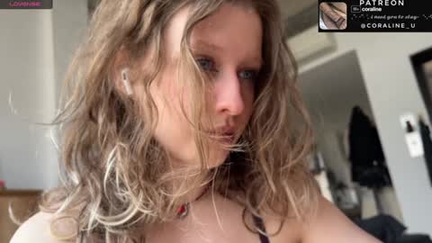 Snapshot of your_coraline_ chatting on January 17, 2025, 7:41 am your_coraline_ online show from January 17, 2025, 7:41 am