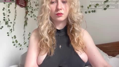 Snapshot of your_coraline_ chatting on October 26, 2025, 8:31 am your_coraline_ online show from October 26, 2025, 8:31 am