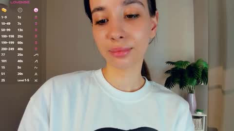 Lina online show from March 15, 2026, 10:43 am