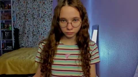 Leslie online show from November 5, 2025, 10:43 pm