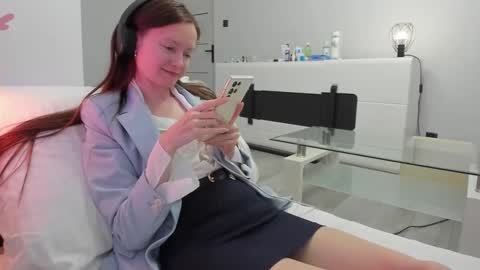 Snapshot of your_librarian chatting on November 25, 2025, 3:23 pm Your Librarian online show from November 25, 2025, 3:23 pm