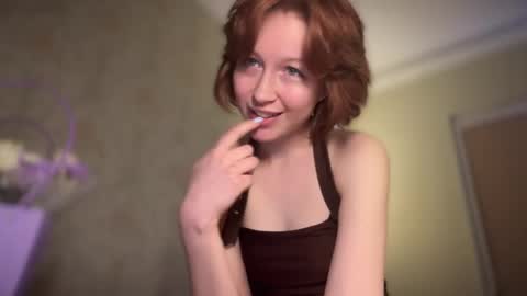 Snapshot of your_moonlight_ chatting on May 5, 2026, 1:19 pm Mia online show from May 5, 2026, 1:19 pm