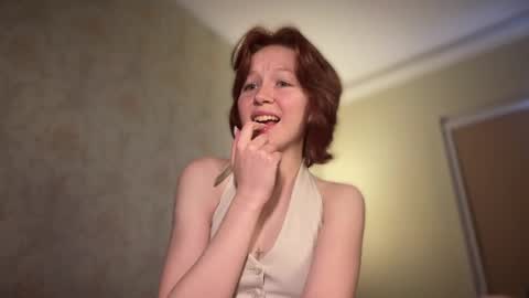 Snapshot of your_moonlight_ chatting on May 6, 2026, 12:32 pm Mia online show from May 6, 2026, 12:32 pm