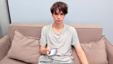 your_shy_guy online show from November 22, 2025, 8:24 am