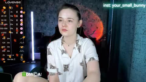 Snapshot of your_small_bunny chatting on November 14, 2025, 2:21 am Molly online show from November 14, 2025, 2:21 am