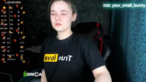 Snapshot of your_small_bunny chatting on December 2, 2025, 2:06 am Molly online show from December 2, 2025, 2:06 am