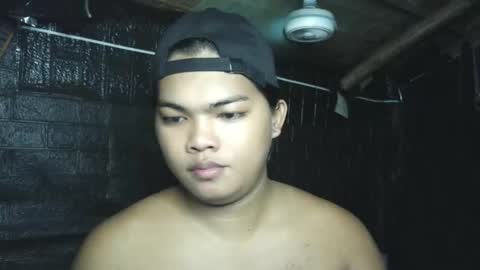 Snapshot of yourasian_kendal chatting on May 23, 2026, 12:42 pm Kendal online show from May 23, 2026, 12:42 pm