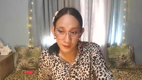 ZOE KHATE online show from April 8, 2026, 5:40 am