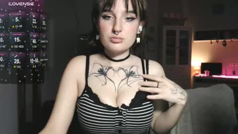 Snapshot of yourhanna_ chatting on November 3, 2025, 2:07 pm hanna online show from November 3, 2025, 2:07 pm