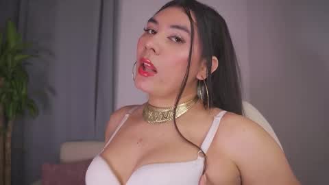 Snapshot of yourlatina_emely chatting on February 13, 2026, 9:00 pm EMELY online show from February 13, 2026, 9:00 pm