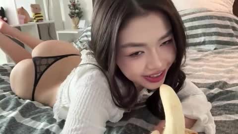 Snapshot of yourlittlesunrise_ chatting on February 15, 2026, 7:51 am yourlittlesunrise_ online show from February 15, 2026, 7:51 am