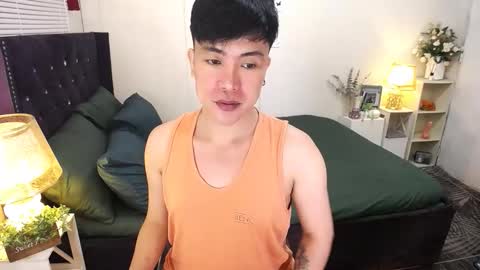 Snapshot of yourlivingonurdream chatting on September 19, 2025, 2:51 pm -- online show from September 19, 2025, 2:51 pm