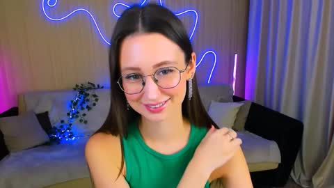 Snapshot of yourlovelystoryy chatting on October 1, 2025, 4:24 pm Vetta online show from October 1, 2025, 4:24 pm