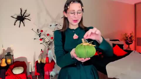 Snapshot of yourlovelystoryy chatting on October 31, 2025, 9:32 am Vetta online show from October 31, 2025, 9:32 am