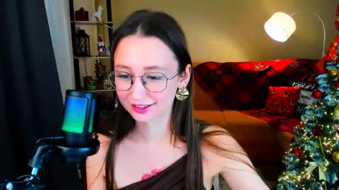 Snapshot of yourlovelystoryy chatting on December 15, 2025, 5:06 pm Vetta online show from December 15, 2025, 5:06 pm