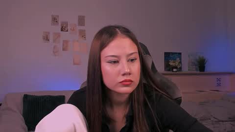 Snapshot of yourlovelystreamer chatting on October 9, 2025, 12:36 pm Nikol online show from October 9, 2025, 12:36 pm