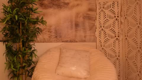 Snapshot of yourmidnightcoffee chatting on February 11, 2026, 11:43 pm Sarah online show from February 11, 2026, 11:43 pm