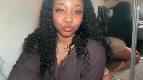 Snapshot of yourmommysilk chatting on March 23, 2026, 5:11 am YOURMOMMY online show from March 23, 2026, 5:11 am