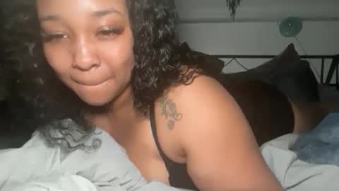 Snapshot of yourmommysilk chatting on March 27, 2026, 12:05 pm YOURMOMMY online show from March 27, 2026, 12:05 pm