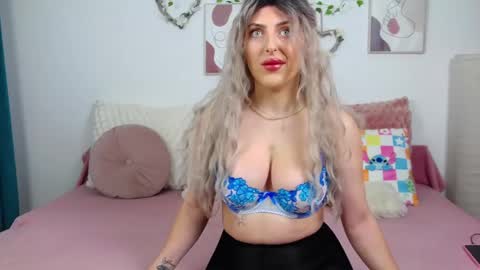 yours_goddess online show from October 3, 2025, 9:28 am