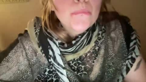 Snapshot of yours_melina chatting on July 22, 2026, 3:42 am yours_melina online show from July 22, 2026, 3:42 am