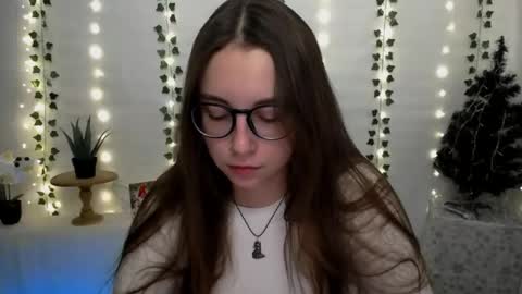 Snapshot of yours_piece_of_happiness_ chatting on December 11, 2024, 6:36 am Happy online show from December 11, 2024, 6:36 am