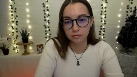 Snapshot of yours_piece_of_happiness_ chatting on December 11, 2024, 12:44 pm Happy online show from December 11, 2024, 12:44 pm