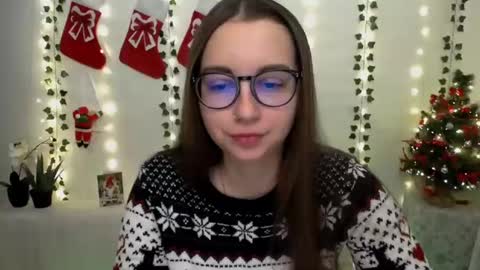 Snapshot of yours_piece_of_happiness_ chatting on December 16, 2024, 6:43 am Happy online show from December 16, 2024, 6:43 am