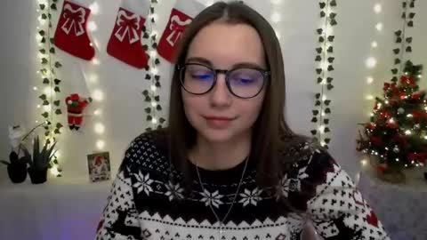 Snapshot of yours_piece_of_happiness_ chatting on December 16, 2024, 9:46 am Happy online show from December 16, 2024, 9:46 am