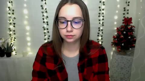 Snapshot of yours_piece_of_happiness_ chatting on January 8, 2025, 6:31 am Happy online show from January 8, 2025, 6:31 am